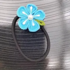 【メ12-290】ハンドメイド　つまみ細工　ヘアゴム　花　水色