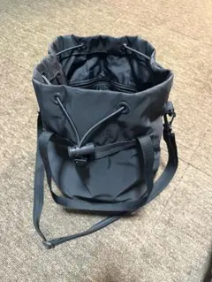 ユニクロ ドローストリングショルダーバッグ