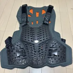 MOVESPORT DESCENTE プロテクター ブラック/ホワイト - メルカリ