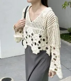 美品 セレクトモカ アイボリー Vネッククロシェショートニット