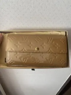 Louis Vuitton ベージュ　ヴェルニ長財布