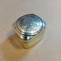 長方形2.8㎝×2.4㎝ 925シルバー ピルケース ハンドメイド 小物入れ