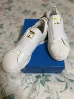 ☆新品未使用　adidas ホワイト スリッポン☆