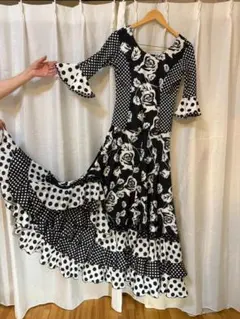 【美品：フラメンコ衣装】 Leirena フラメンコドレス 黒白ドット バラ柄