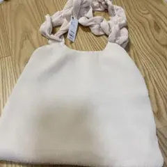 新品タグ付き　GU プリーツフリルトートバッグ　ナチュラル