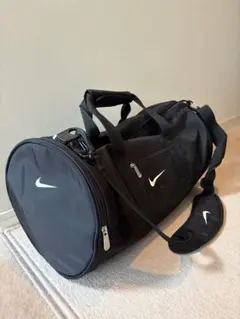 Nike ボストンバック　ダッフルバック　黒　ブラック　スポーツ用品　旅行バック