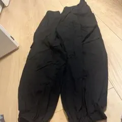 カジュアルパンツ 黒 サイドポケット付き