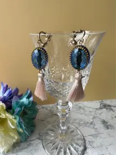 【アンティーク調シリーズ　ロイヤルブルーのタッセルイヤリング】アンティーク