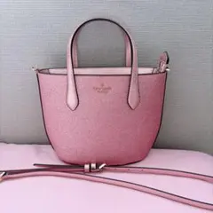 新品) ケイト・スペード「パフィー ストライプ ストロー クラッチ 