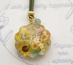 ドーナツ型　紫陽花とミニミニビオラ　ドライフラワー　ネックレス　天然石 ドーナツ型 紫陽花入り ドライフラワー ネックレス ターコイズ - メルカリ
