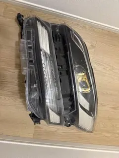 20ヴェルファイア ゴールデンアイズ2 ヘッドライト 片側 20ヴェルファイア ゴールデンアイズ2 ヘッドライト 片側 - メルカリ