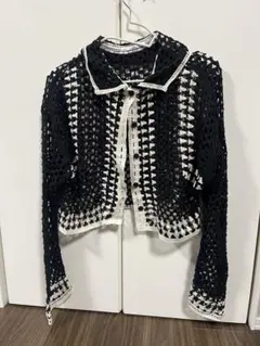 透かし編みカーディガン 黒と白