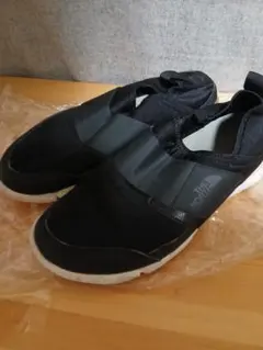 THE NORTH FACE ブラック スニーカー　軽量スリッポン