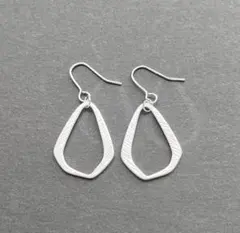 マットシルバー☆ステンレスピアス/貴和製作所