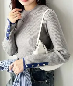 GeeRA もちもちリブ袖口ボタン配色ハイネックニット