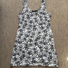 AZUL バラ柄 タンクトップ ホワイト/ブラック