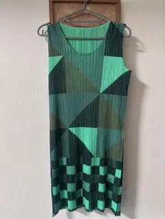 PLEATS PLEASE ISSEY MIYAKE ノースリーブワンピースのサムネイル