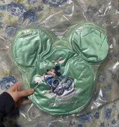 ディズニーランド　クッション　20周年　ミッキー型