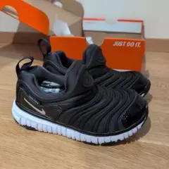 ダイナモフリー　 ブラック　　18cm 新品　キッズ　スニーカー　ナイキ