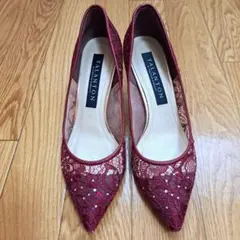 【匿名配送】品よくオシャレな赤パンプス 総レースキラキラビジュー付 23cm