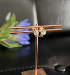 ノンホールピアスイヤリング　シンプル　ゴールド×ストーン