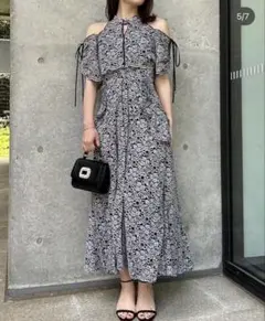 美品 LILY BROWN シフォンドッキングバリエプリントワンピース - メルカリ
