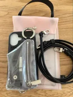 ajew エジュー iPhone16 PVCケース ショルダー ブラックのサムネイル