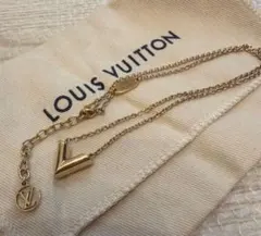 ルイヴィトン　Ｖロゴ　ネックレス