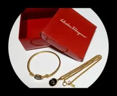 おはぎ様専用【希少】Salvatore Ferragamo ネックレス …のサムネイル