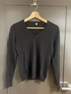 美品　ユニクロ　Vネックセーター　ウールセーター　Mサイズ