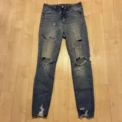 American Eagle Outfitters ダメージデニム スキニーのサムネイル