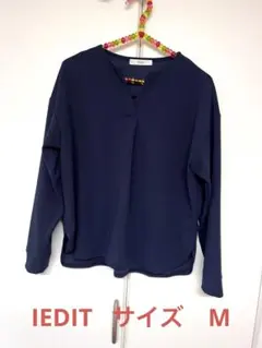 ♡IEDIT♡ Vネック　タック　ブラウス　Mサイズ　カラー　ネイビー　紺色のサムネイル