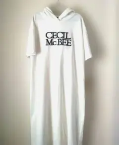 美品　CECIL McBEE フード付きロングワンピース