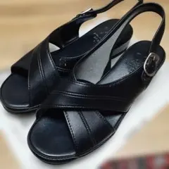 ブラック クロスストラップ サンダル