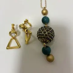 【ゴールド】大ぶりビーズネックレス＆トライアングルイヤリング セット