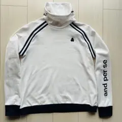 【and per se 】￼個性的デザインが可愛い　モックネックシャツ