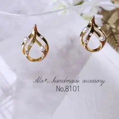 No.8101　パールとビジューしずくゴールド　サージカルステンレスピアス