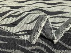 さざ波バイアス流れ柄膨れジャガード　グレー系（白×黒）幅１２０ｃｍ×１００ｃｍ長