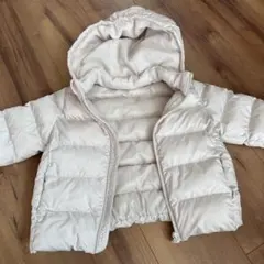 ホワイトフード付きダウンジャケット