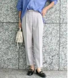 ビス　テーパードパンツ　センタープレス　通勤スタイル　後ろゴム　グレー