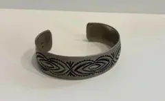 ナバホ族　シルバーバングル　VT刻印　Velma Trujillo Navajo ナバホ族 シルバーバングル VT彫刻 Navajoインディアンジュエリー