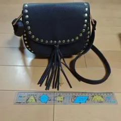 スタッズ付き タッセル ショルダーバッグ ブラックのサムネイル