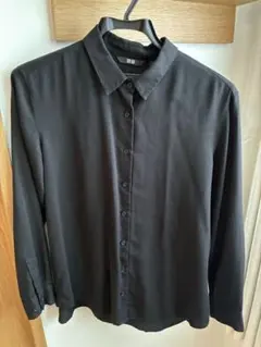 UNIQLO 黒 長袖シャツ Mサイズ