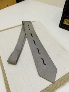 【美品】ドミニクフランス ネクタイ シルバー系　フランス製　ネクタイの最高峰