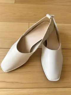 ホワイト スクエアトゥ フラットシューズ23㎝美品