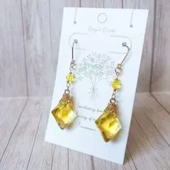 可愛い ストーン 揺れる ピアス イエロー