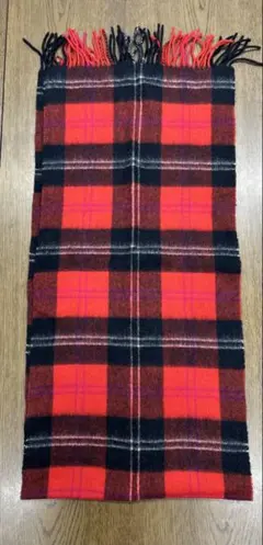 赤と黒のチェック柄マフラー