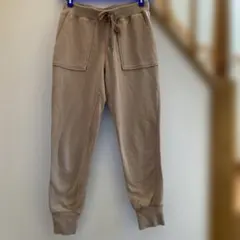 ジーユー　パンツ　くすみピンク