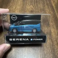 日産　セレナ　ミニカーのサムネイル