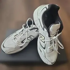 New Balance452ホワイト/ブラック スニーカー